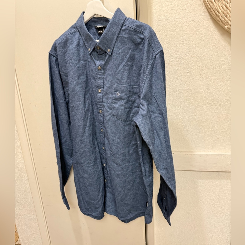 New NWT Eddie Bauer button up long sleeve shirt size T XL